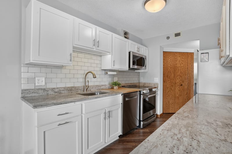 6615 Lake Shore Dr S #707, Richfield, MN 55423