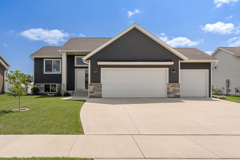 2102 14th Ave NE, Austin, MN 55912