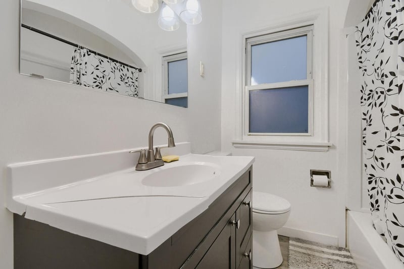 2002 Bush Ave E, Saint Paul, MN 55119