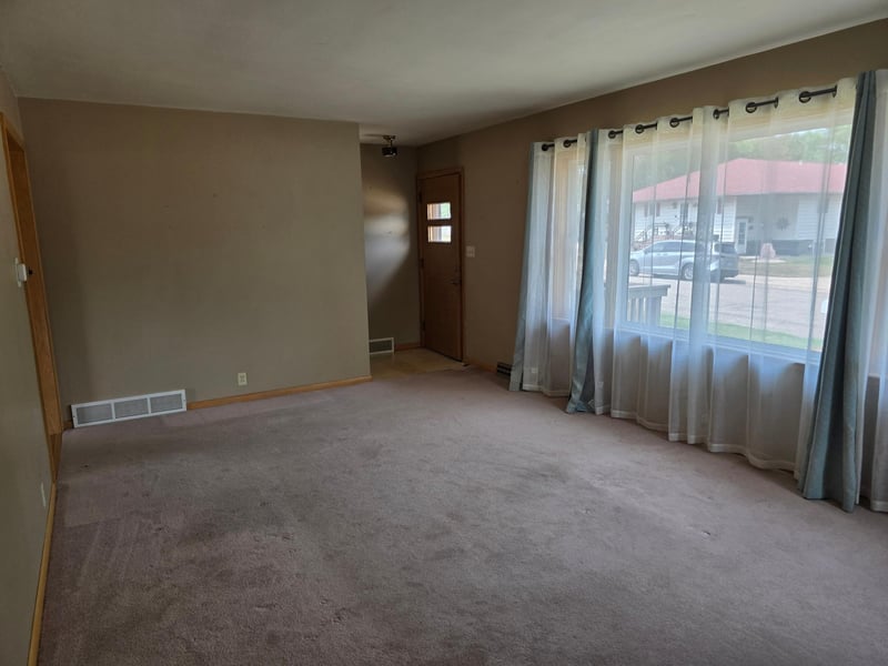 306 E Crawford St, Luverne, MN 56156