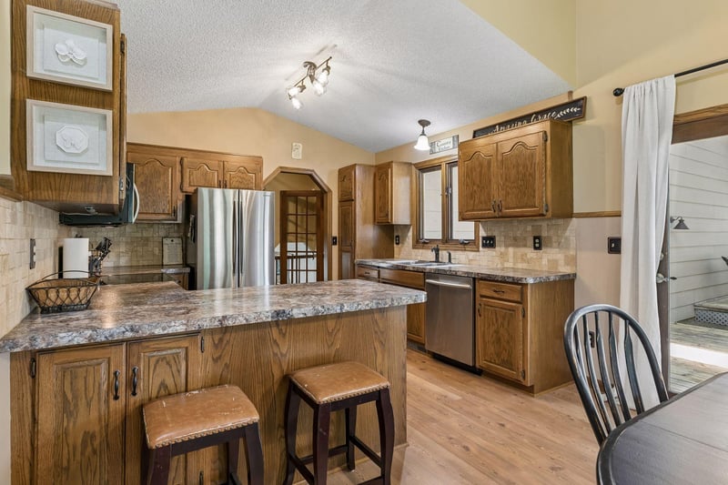 4 Pleasant View Ln, Circle Pines, MN 55014