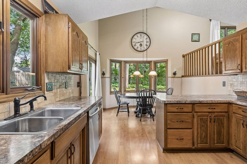 4 Pleasant View Ln, Circle Pines, MN 55014