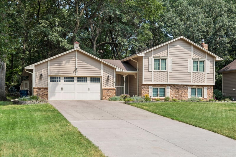 4 Pleasant View Ln, Circle Pines, MN 55014