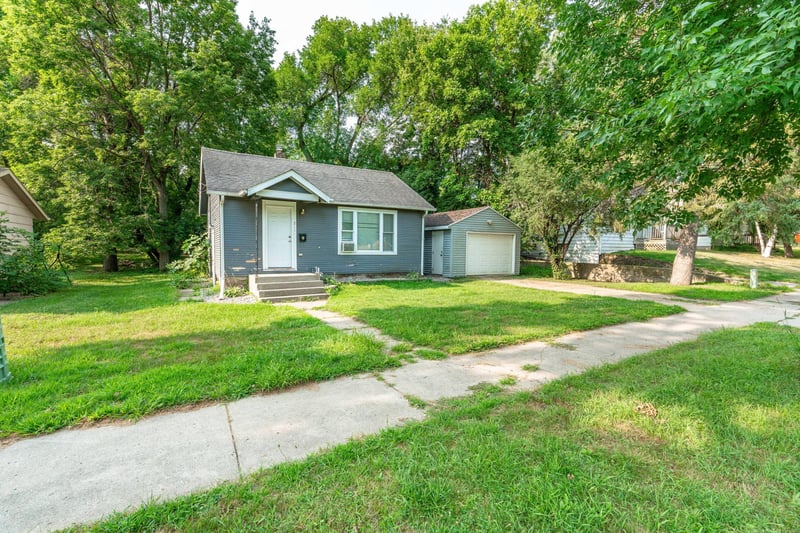 211 W Channing Ave, Fergus Falls, MN 56537