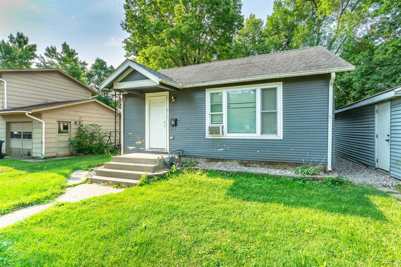 211 W Channing Ave, Fergus Falls, MN 56537