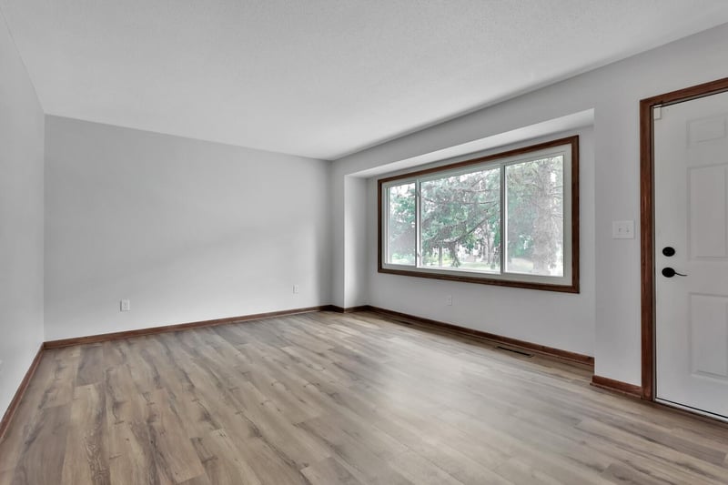 1017 Livingston Ave, West Saint Paul, MN 55118