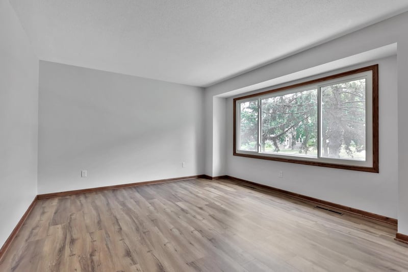 1017 Livingston Ave, West Saint Paul, MN 55118