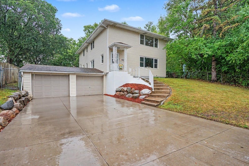 1680 Burns Ave, Saint Paul, MN 55106