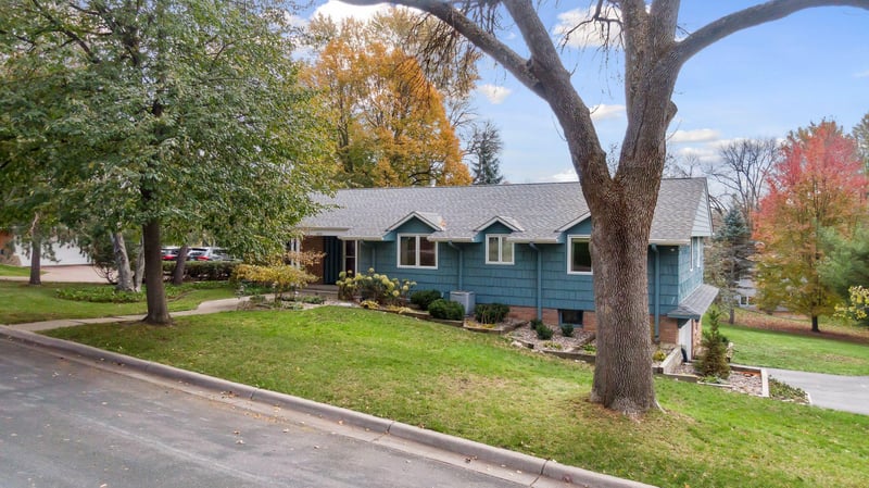 6015 Saxony Rd, Edina, MN 55436