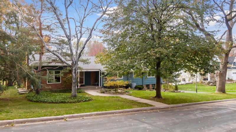 6015 Saxony Rd, Edina, MN 55436