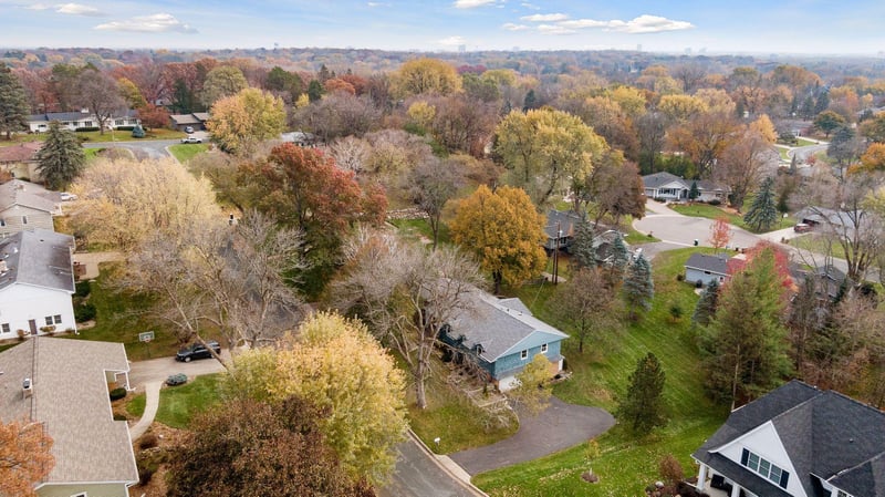 6015 Saxony Rd, Edina, MN 55436