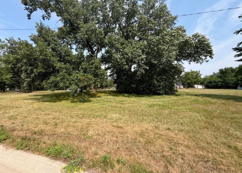 605 8th St SW, Little Falls, MN 56345
