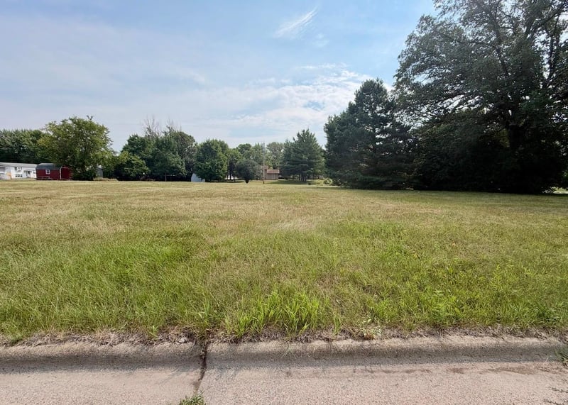605 8th St SW, Little Falls, MN 56345