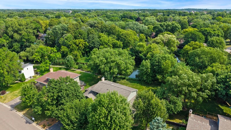 2750 Fountain Ln N, Plymouth, MN 55447