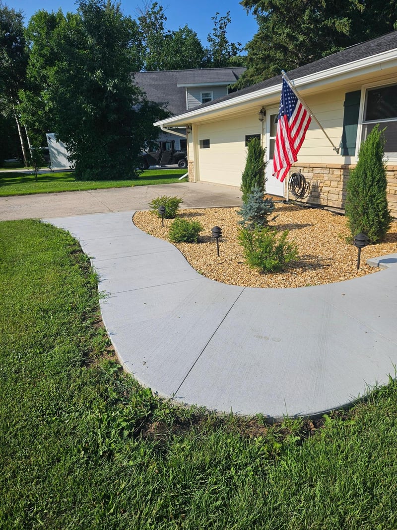 126 Elm Dr, Warroad, MN 56763