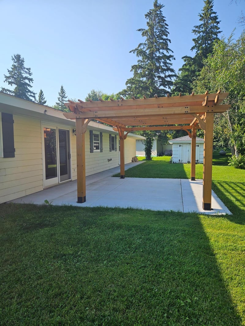 126 Elm Dr, Warroad, MN 56763