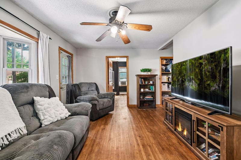 107 5th St SW, Norwood Young America, MN 55397