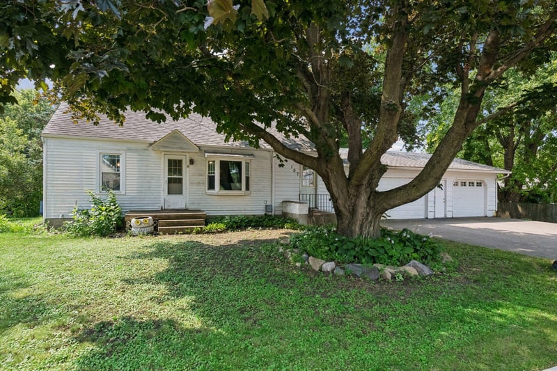 107 5th St SW, Norwood Young America, MN 55397