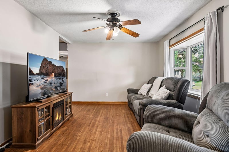 107 5th St SW, Norwood Young America, MN 55397