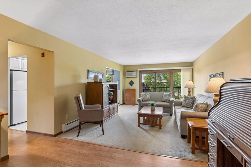 2700 Oxford St N #140, Roseville, MN 55113