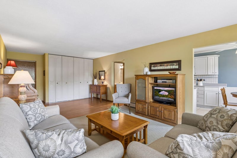 2700 Oxford St N #140, Roseville, MN 55113