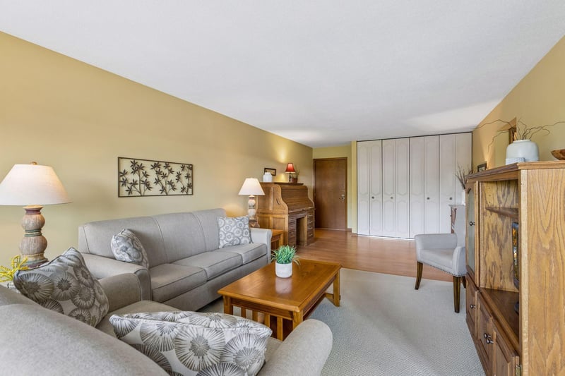 2700 Oxford St N #140, Roseville, MN 55113