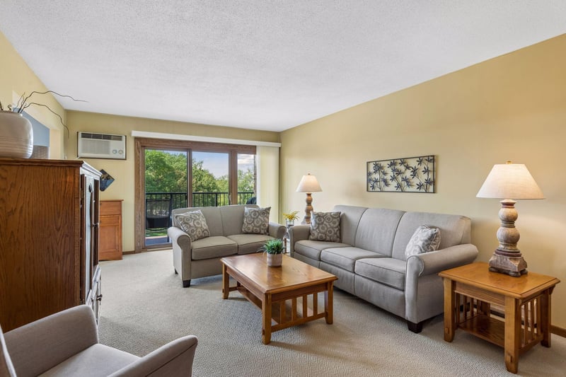 2700 Oxford St N #140, Roseville, MN 55113