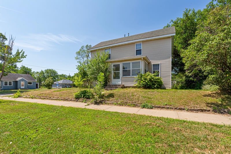 2306 4th St, Eau Claire, WI 54703