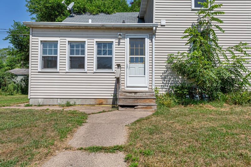 2306 4th St, Eau Claire, WI 54703