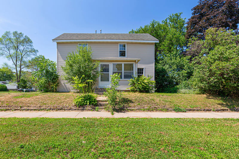 2306 4th St, Eau Claire, WI 54703