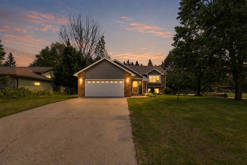 402 8th Ave N, Sartell, MN 56377