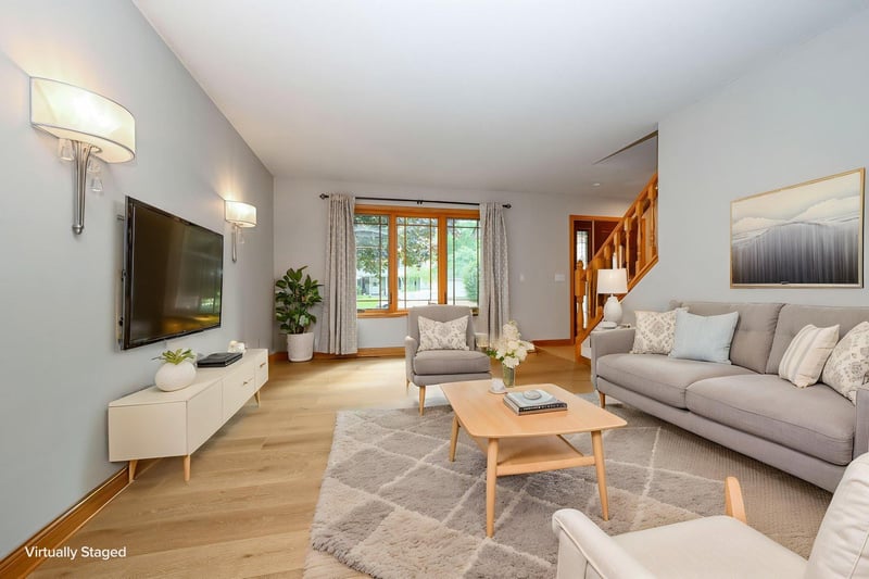 8400 W Lake Dr, Chanhassen, MN 55317