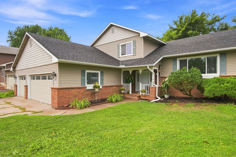2137 Orchard Ln, White Bear Lake, MN 55110