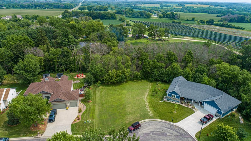905 Orchard Heights Ct, Faribault, MN 55021
