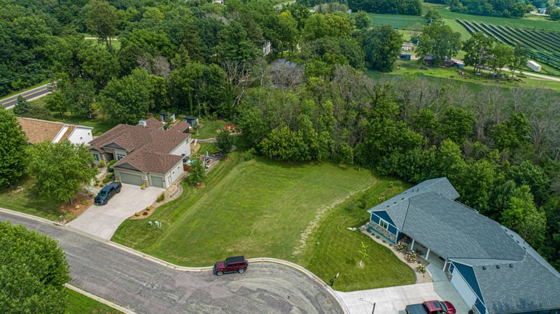 905 Orchard Heights Ct, Faribault, MN 55021