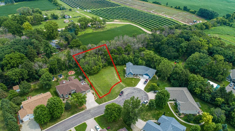 905 Orchard Heights Ct, Faribault, MN 55021