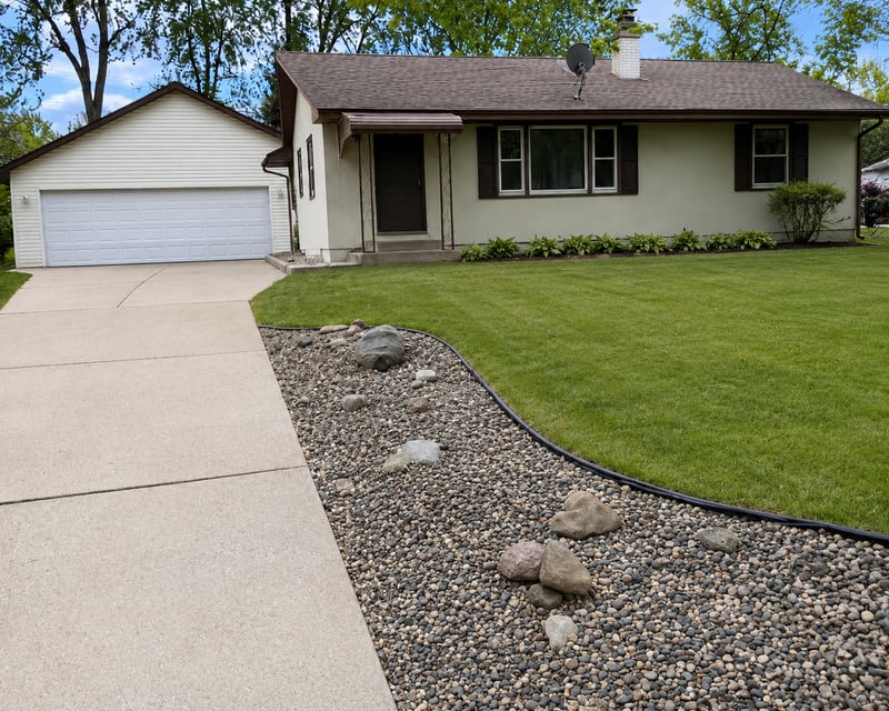 8245 Del Dr N, New Hope, MN 55428