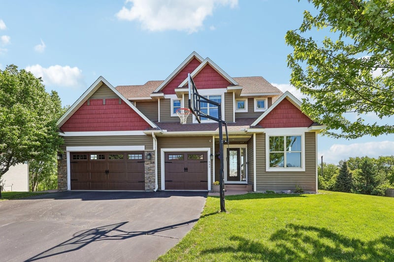 643 Parkside Ct, Eagan, MN 55123