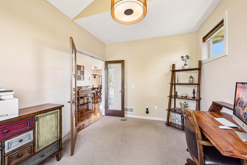 643 Parkside Ct, Eagan, MN 55123