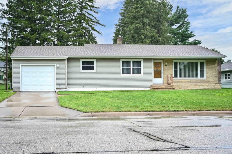625 Terry Ln, Winona, MN 55987