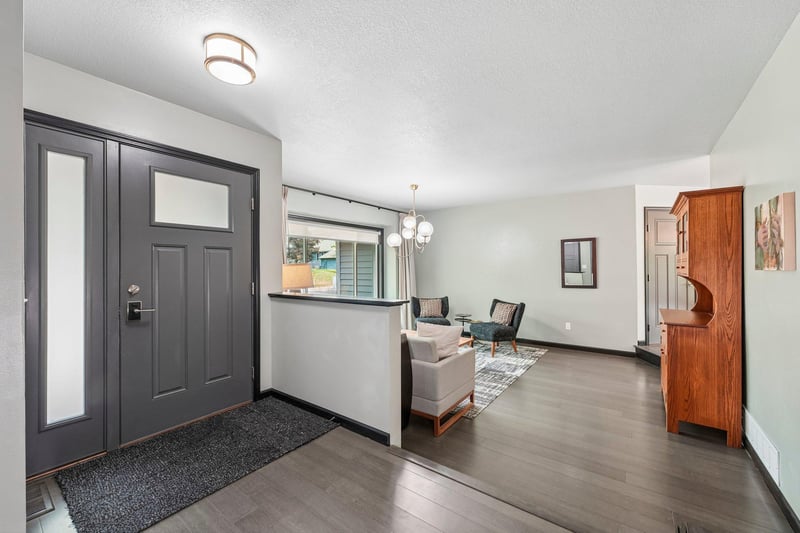 5558 Chatsworth St N, Shoreview, MN 55126