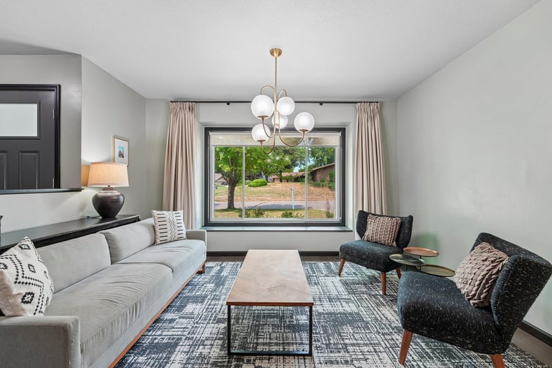 5558 Chatsworth St N, Shoreview, MN 55126