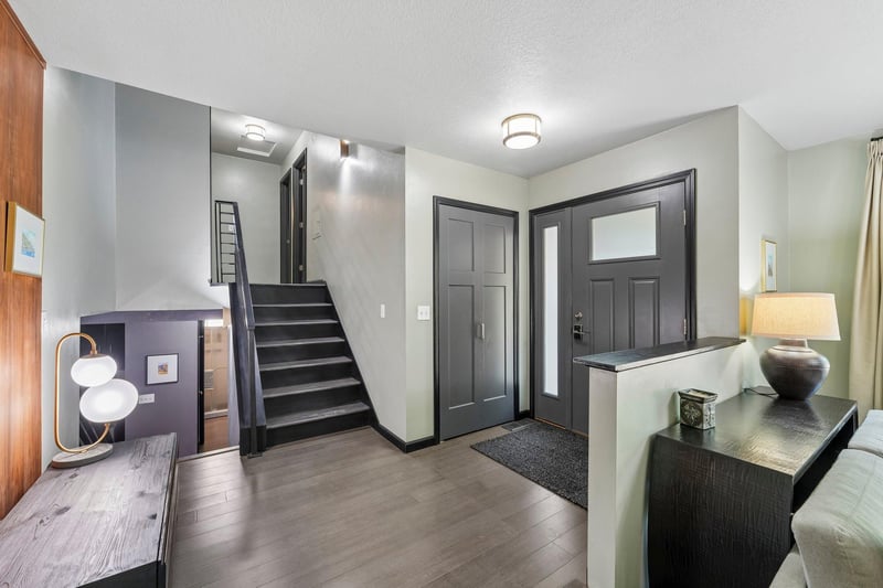 5558 Chatsworth St N, Shoreview, MN 55126