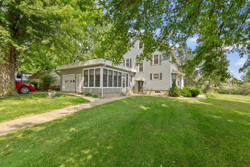 851 450th St, Kenyon, MN 55946