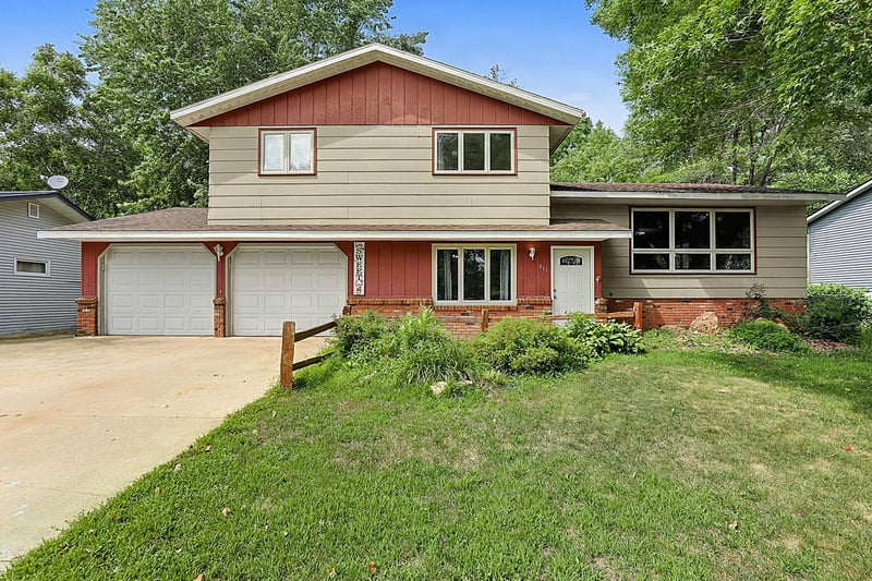 811 2nd St N, Cold Spring, MN 56320