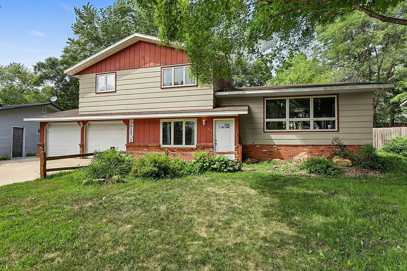 811 2nd St N, Cold Spring, MN 56320