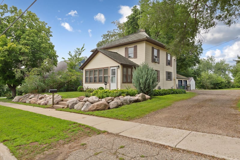 721 1st St N, Waterville, MN 56096