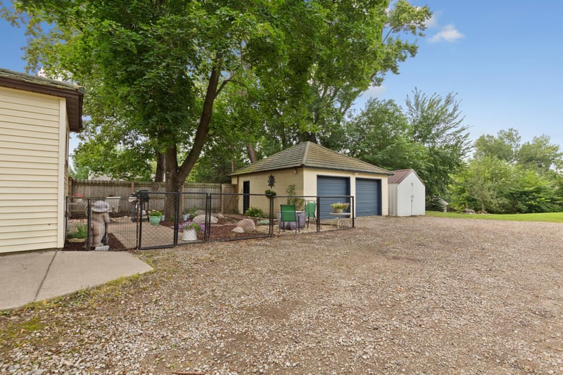 721 1st St N, Waterville, MN 56096