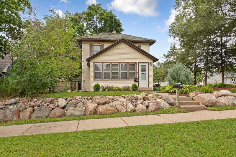 721 1st St N, Waterville, MN 56096