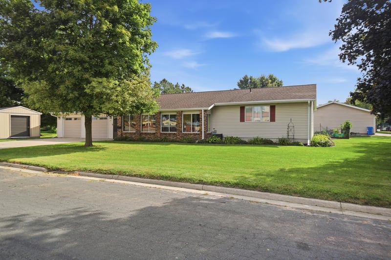 211 4th Ave NW, Blooming Prairie, MN 55917